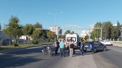 Adıyaman’ın Sümerevler Mahallesi Atatürk Bulvarı Karayolları Kavşağı yakınlarında, bir otomobil