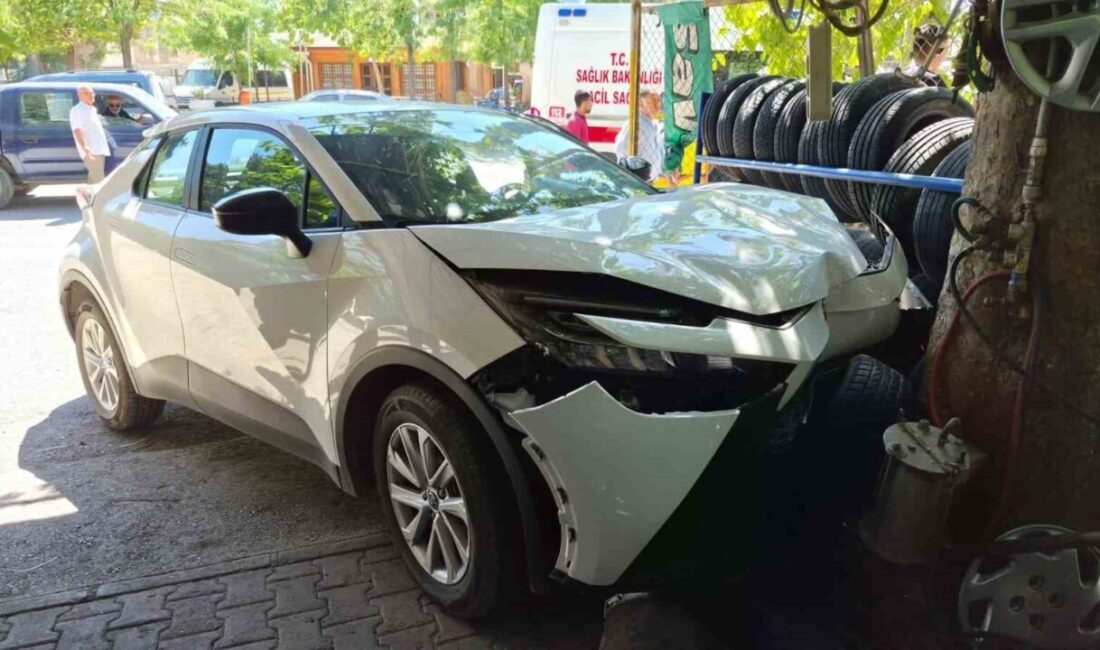 Adıyaman’da bir otomobilin yayaya çarpması sonucu bir kişi yaralandı. Olay,