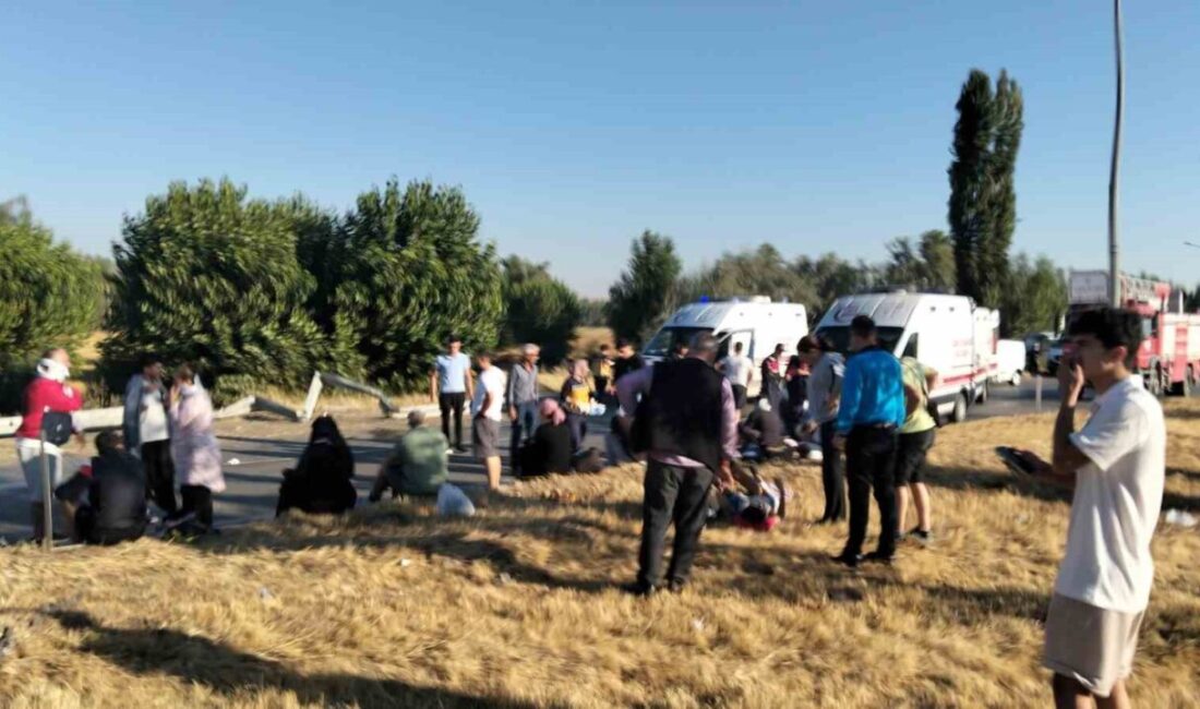 Afyonkarahisar’da meydana gelen trafik kazasında bir yolcu otobüsü kontrolden çıkarak