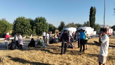Afyonkarahisar’da meydana gelen trafik kazasında bir yolcu otobüsü kontrolden çıkarak
