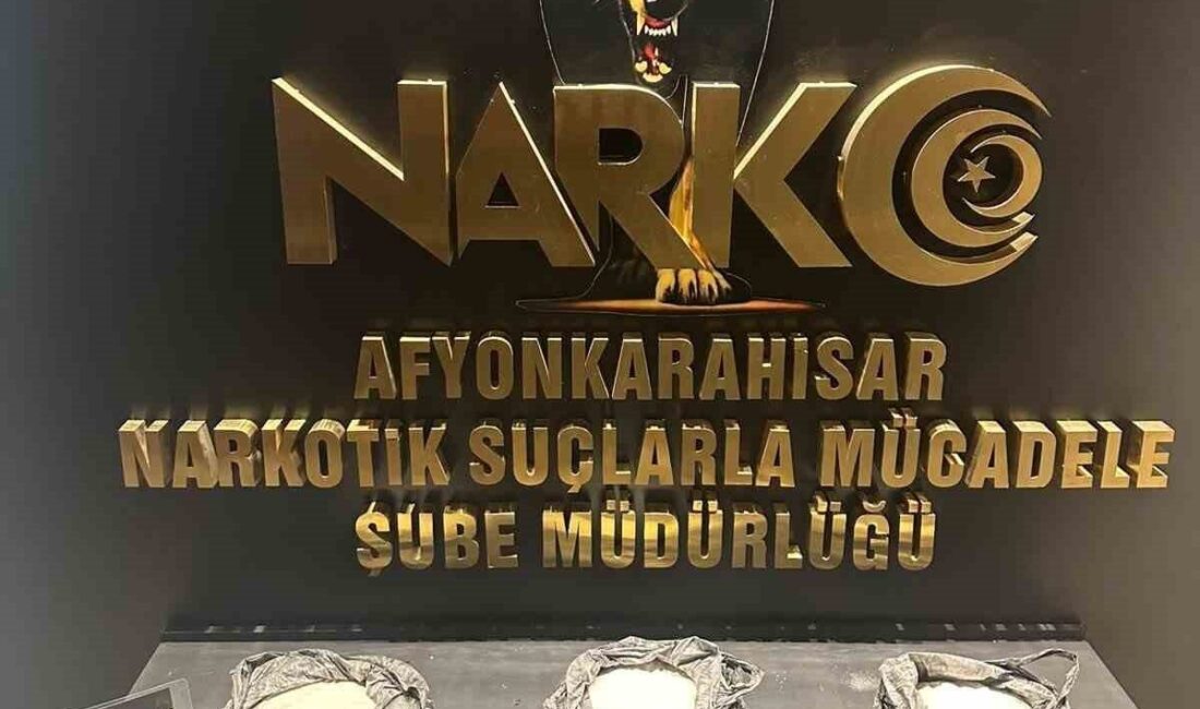 Afyonkarahisar’da emniyet güçlerinin düzenlediği operasyonda yakalanan şahıs, 5 kilogram uyuşturucu