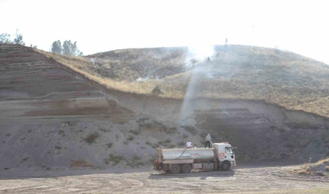 Ahlat ilçesindeki bir örtü yangını, hızlı itfaiye müdahalesi sayesinde çevreye