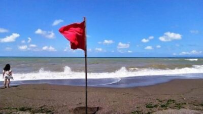Akçakoca ilçesinde hava ve deniz koşullarının olumsuzluğu sebebiyle, 13 Ağustos