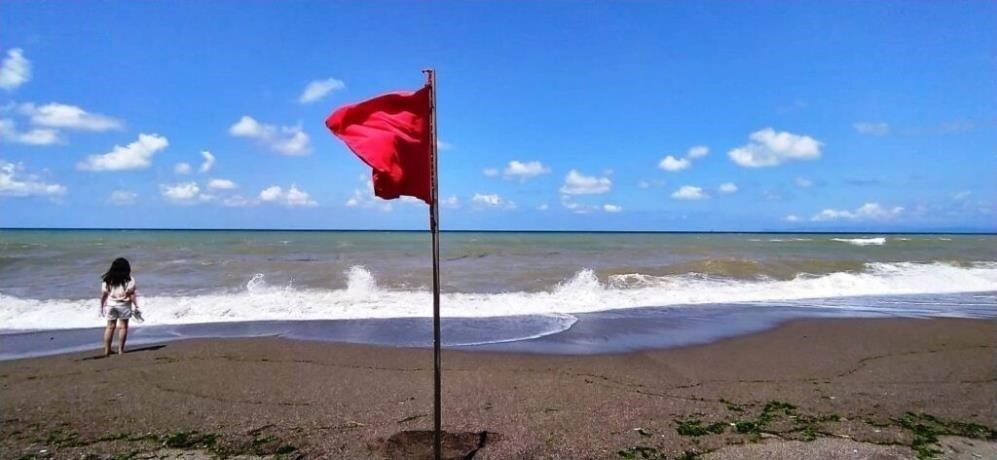 Akçakoca ilçesinde hava ve deniz koşullarının olumsuzluğu sebebiyle, 13 Ağustos