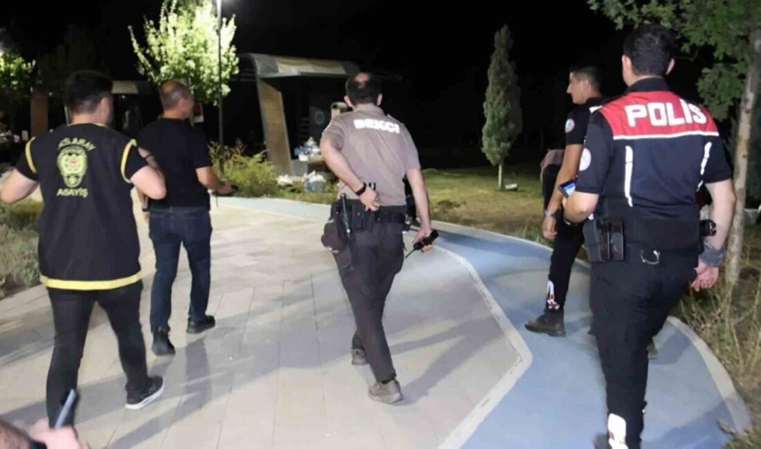 Aksaray’da, yaz sıcaklarının etkisi ve hafta sonu kalabalığı nedeniyle park