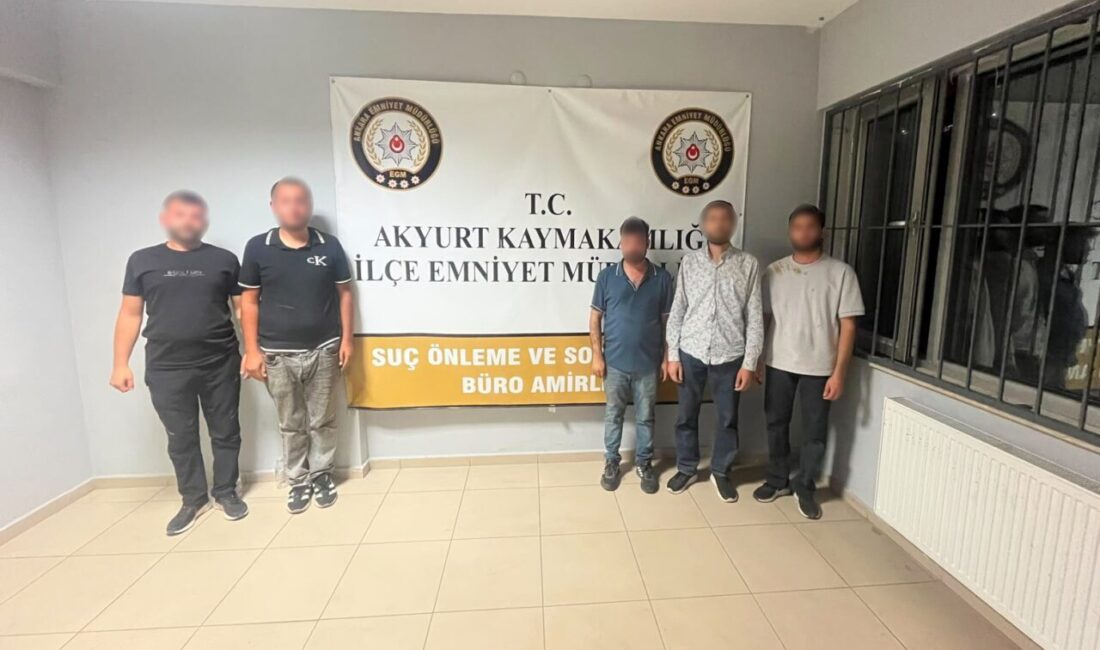 Akyurt ilçesinde polisten kaçmaya çalışan ve araçlarıyla 7 kilometrelik bir