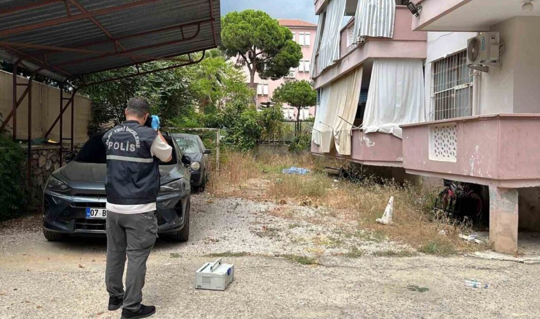 Alanya ilçesindeki bir beş katlı binanın dördüncü katındaki balkondan düşen