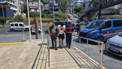 Alanya’da Jandarma ekipleri tarafından gerçekleştirilen uyuşturucu ticareti operasyonunda 700 gram