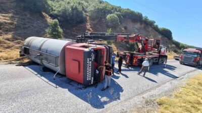 Manisa’nın Alaşehir ilçesi ile Eşme arasındaki karayolunun Özpınar Mahallesi mevkiinde