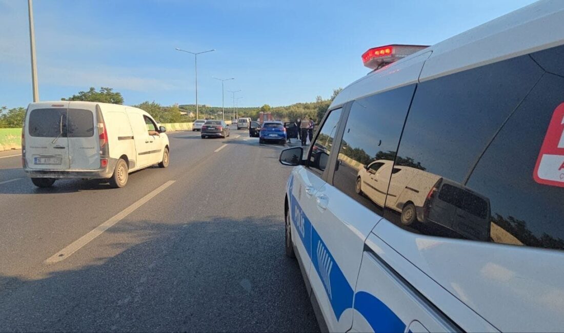 Bursa’nın Mudanya ilçesinde, seyir halindeki bir araç nedeni belirlenemeyen bir