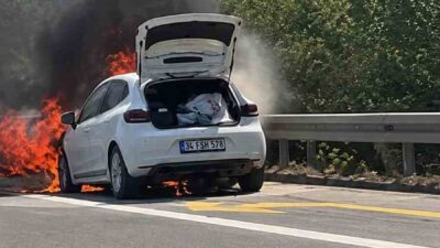 Anadolu Otoyolu’nun Düzce geçişinde seyir halindeki bir otomobilin motor kısmından