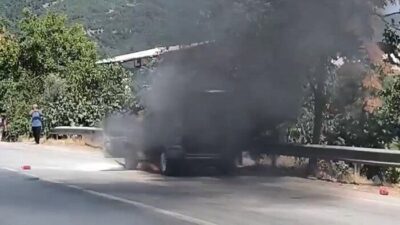 Bursa’da bir aracın seyir halindeyken çıkan yangın büyük endişeye sebep