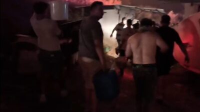 Muğla’nın Fethiye ilçesinde ormanlık alanda başlayan yangına ekiplerin müdahalesi devam