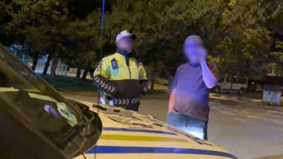 Eskişehir’de polis tarafından gerçekleştirilen trafik denetiminde, alkollü olduğu belirlenen bir