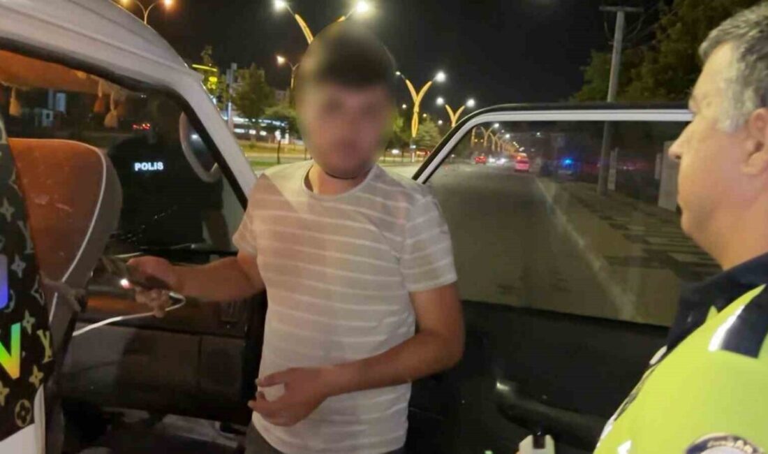 Aksaray’da polis uygulaması sırasında alkollü bir sürücü, kamyonetini arızalandı süsü