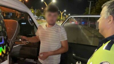 Aksaray’da polis uygulaması sırasında alkollü bir sürücü, kamyonetini arızalandı süsü