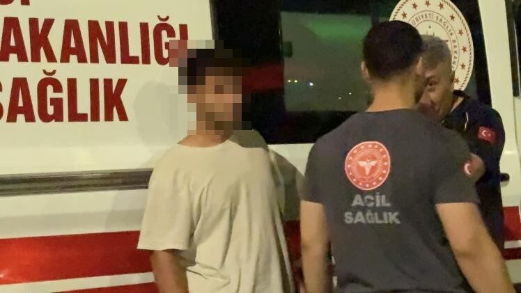 Kocasinan ilçesinde, bir sürücü virajı alamayarak kaldırıma çıktı ve alkolmetreyi