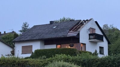 Almanya’nın bazı bölgelerinde gece boyunca etkili olan şiddetli fırtına, büyük