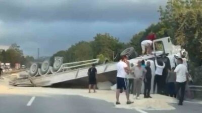 Sakarya geçişinde, Anadolu Otoyolu’nda meydana gelen bir kaza sonucunda kum