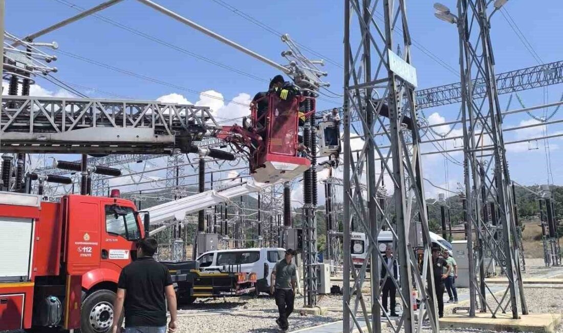 Andırın ilçesindeki bir transformatör merkezinde gerçekleşen bakım ve onarım çalışmaları