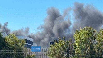 Akyurt ilçesindeki bir marketin deposunda çıkan yangın kısa sürede kontrol