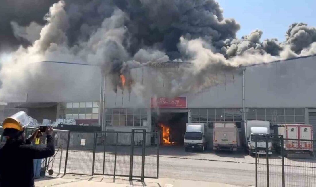 Ankara’nın Yenimahalle ilçesinde bulunan bir kargo deposunda çıkan yangın, itfaiye