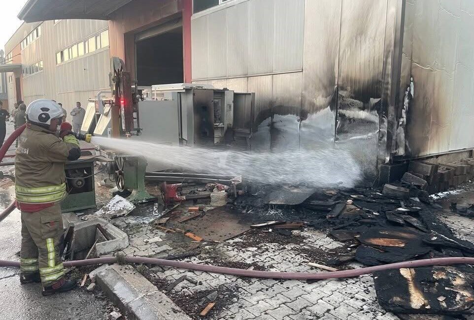 Hatay’ın Antakya ilçesine bağlı Açıkdere Mahallesi’nde bulunan bir mobilyacılar sanayi