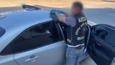 Antalya’da, kendilerini başkomiser olarak tanıtarak bir vatandaşı korkuya sürükleyen ve