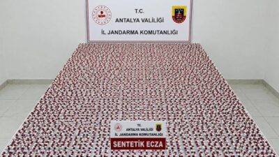 Antalya’nın Kepez ilçesinde bir adrese yapılan operasyonda 15.184 adet uyuşturucu