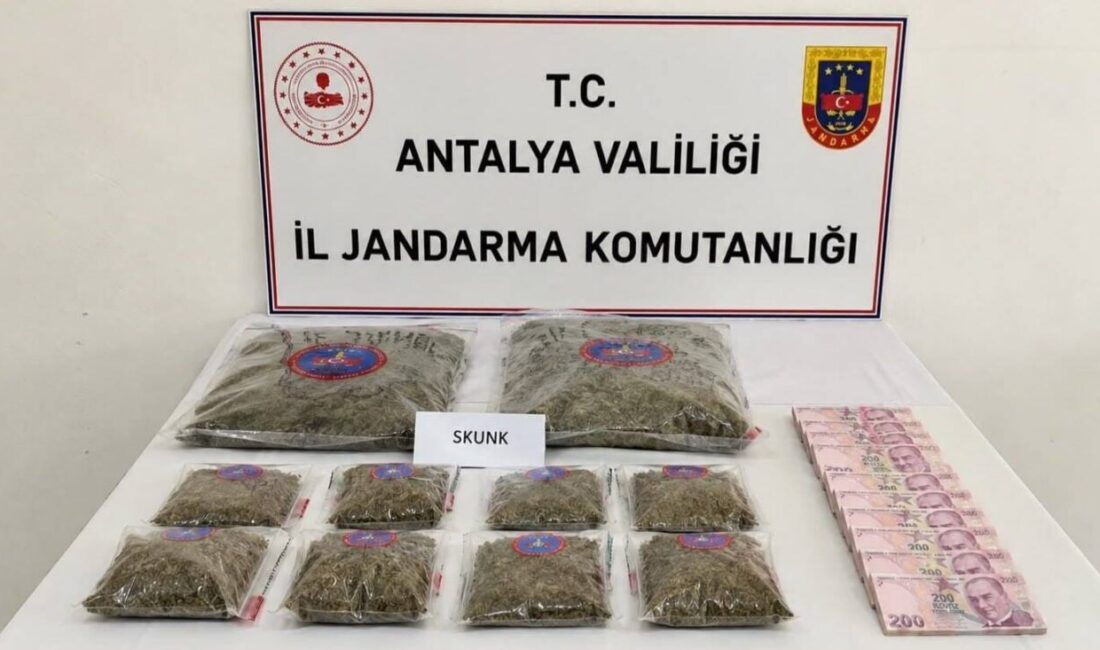 Antalya’nın Döşemaltı ilçesinde düzenlenen uyuşturucu operasyonunda, Antalya İl Jandarma Komutanlığı