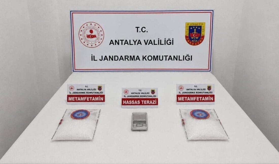 Antalya’nın Kepez ilçesinde Jandarma ekipleri tarafından bir otel odasında gerçekleştirilen