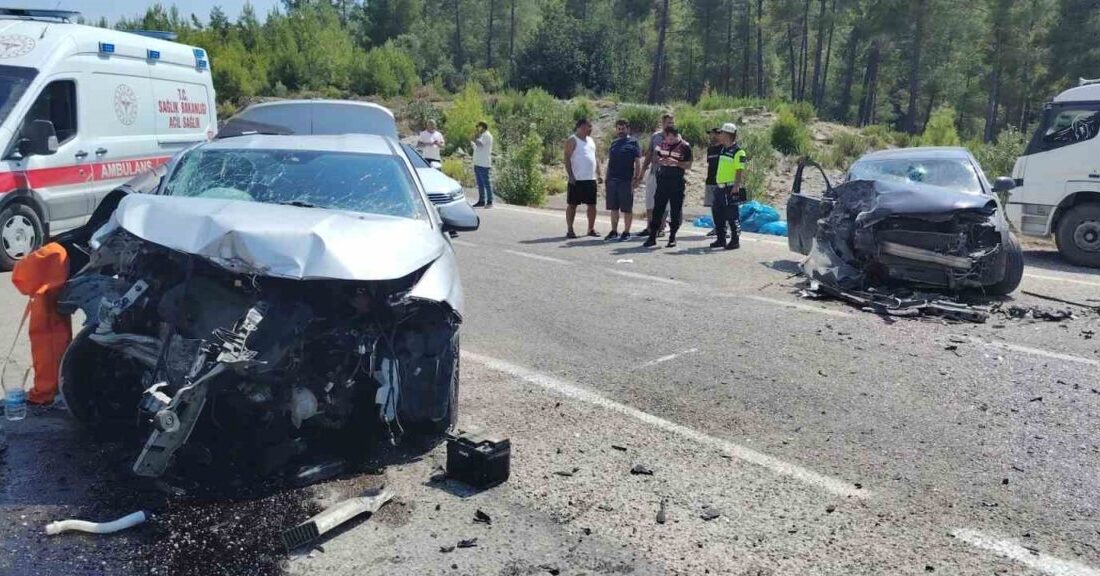 Antalya’nın Manavgat ilçesine bağlı Sağirin Mahallesi’nde meydana gelen trafik kazasında