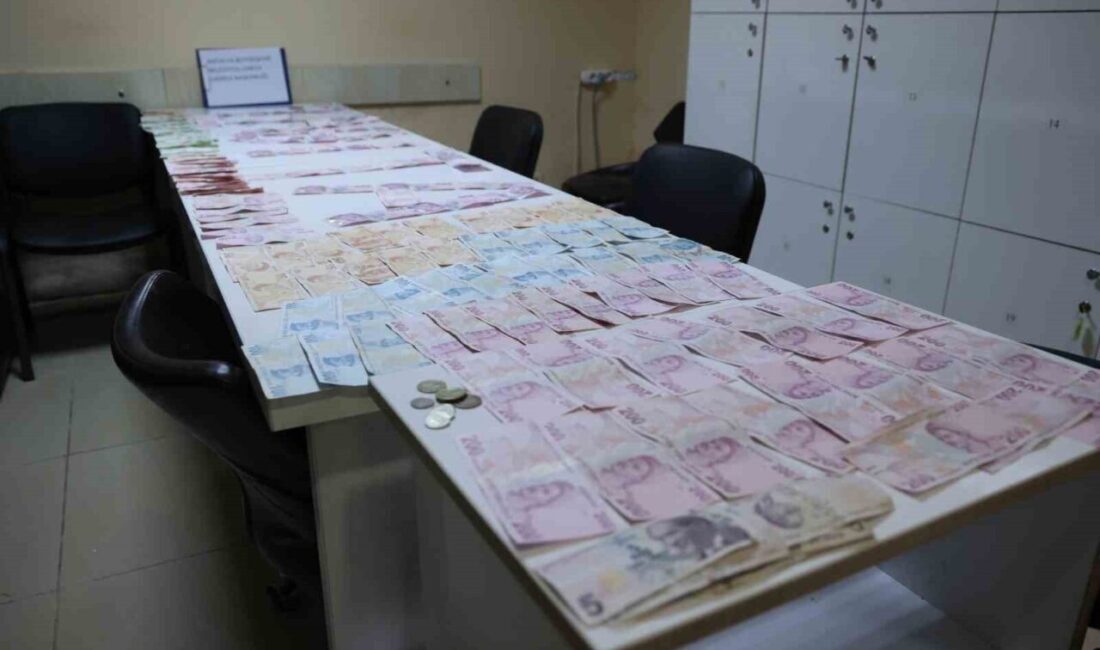 Antalya Büyükşehir Belediyesi Zabıta ekipleri, rutin denetimler kapsamında kent genelinde