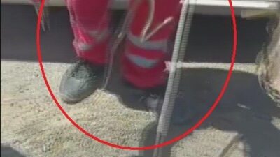 Antakya ilçesine bağlı Saraycık Mahallesi’nde bir aracın ön kapısına giren