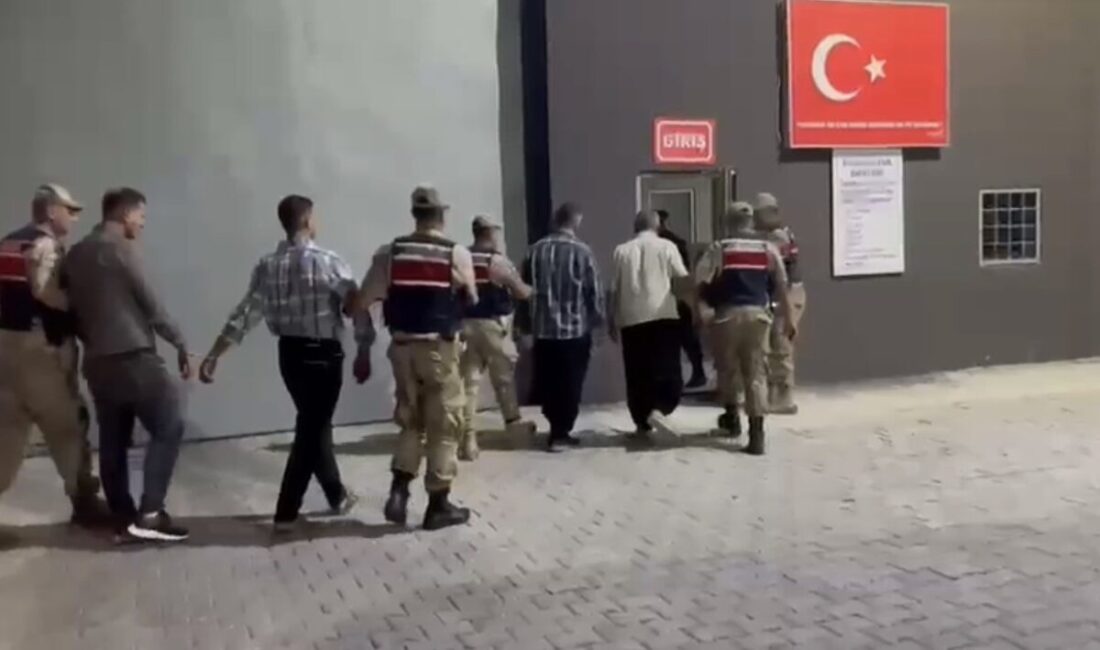Şanlıurfa’nın Siverek ilçesinde, yol verme konusunda çıkan bir anlaşmazlık sonucu