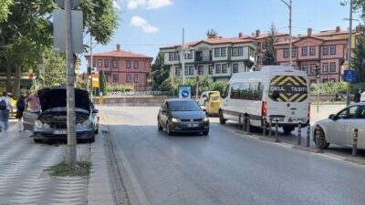 Eskişehir’de, Akarbaşı Mahallesi’nde yabancı plakalı bir otomobilden sızan motor yağı