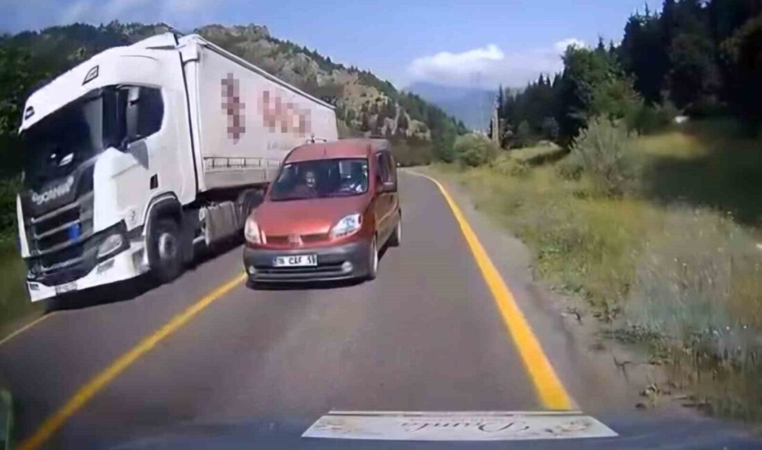 Artvin’de, Ardahan-Şavşat karayolunda meydana gelen hatalı sollama anı araç kamerası