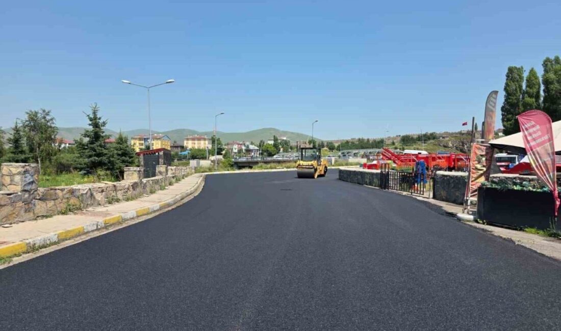 Ardahan şehir merkezinde, ulaşım altyapısının güçlendirilmesi amacıyla gerçekleştirilen yol yapım