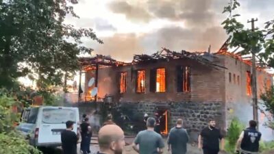 Artvin’in Arhavi ilçesinde, Yukarı Hacılar Mahallesi’nde yer alan 2 katlı