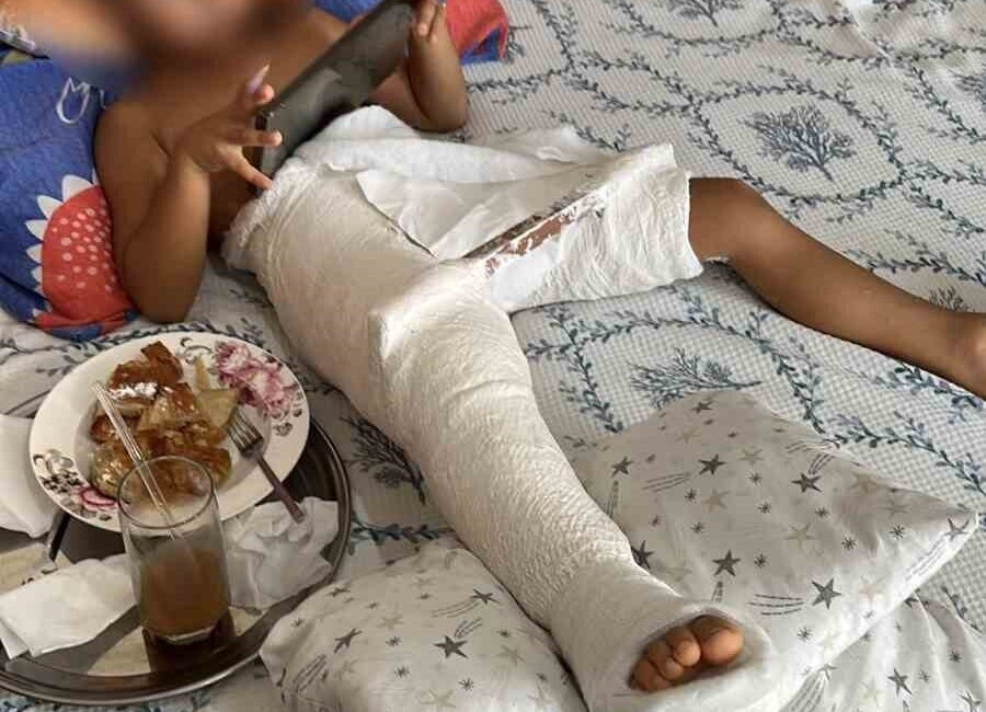 Okul bahçesinde oyun oynayan 4 yaşındaki çocuğun üzerine kale direği