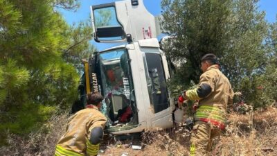 Hatay’ın Arsuz ilçesinde meydana gelen bir trafik kazasında, bir kamyon
