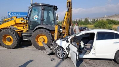 Hatay’ın Arsuz ilçesinde meydana gelen trafik kazasında, Arsuz Belediyesi’ne ait