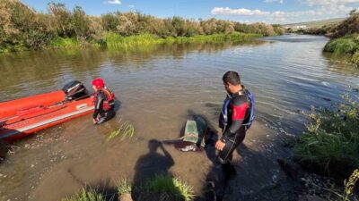 Ardahan’da bir çoban, atıyla birlikte serinlemek amacıyla girdiği Kura Nehri’nde