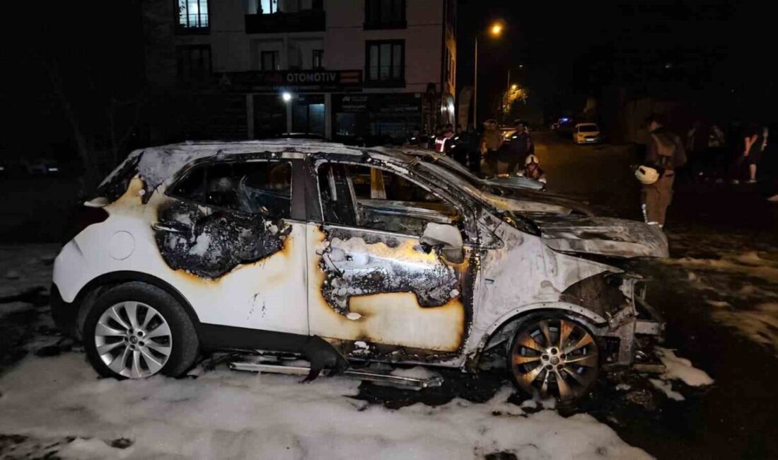 Avcılar’da bulunan bir oto galeride meydana gelen yangında 3 araç