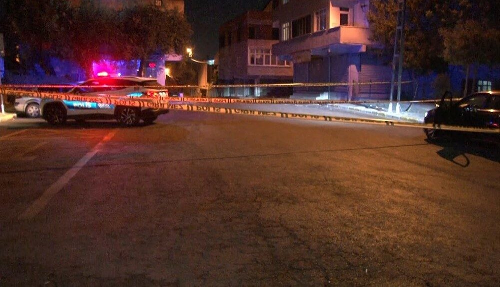 İstanbul’un Avcılar ilçesinde, bir genç silahla vurularak yaralandı. Silahı ateşleyen