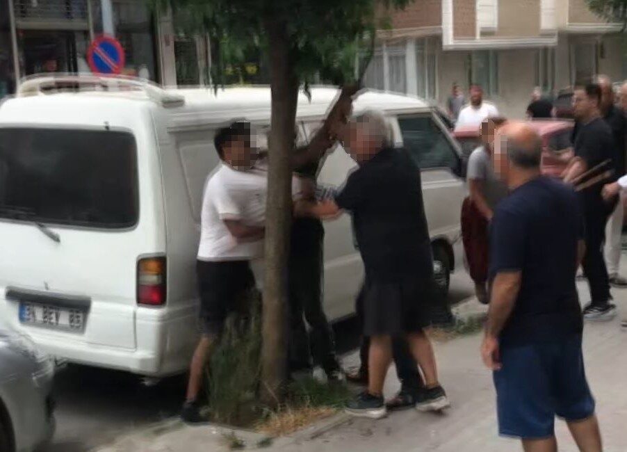 Avcılar ilçesinde bir çamaşır makinesini çalmaya çalışan kişilerle vatandaşlar arasında