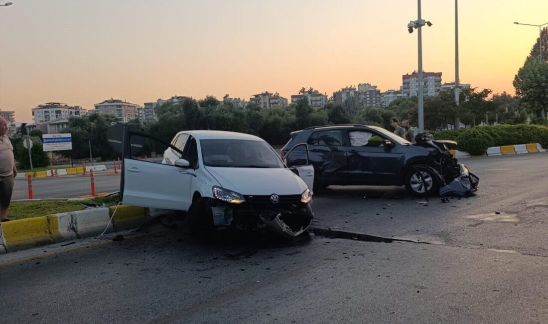 Aydın’ın Efeler ilçesinde iki aracın çarpışması sonucu meydana gelen trafik