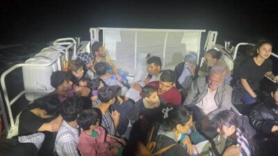 Çanakkale’nin Ayvacık ilçesi açıklarında, Sahil Güvenlik Komutanlığı ekipleri 37 kaçak