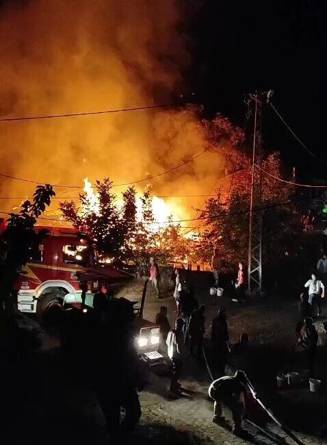 Denizli’nin Acıpayam ilçesine bağlı Aliveren Mahallesi’nde gece meydana gelen yangın