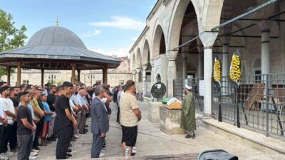 Babaeski ilçesinde bir dereye girdikten sonra boğulma tehlikesi geçiren ve
